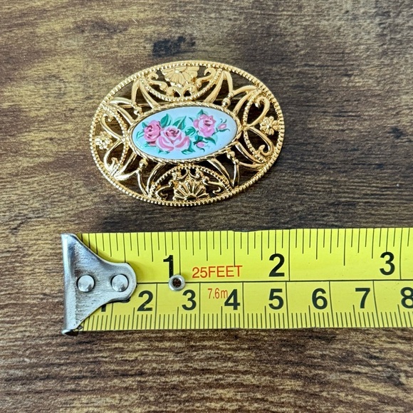 Vintage Avon Brooch - Goldtone Filigree with Hand Painted Florals - Picture 8 of 8